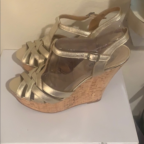 Shoes - Picture 1 of 3